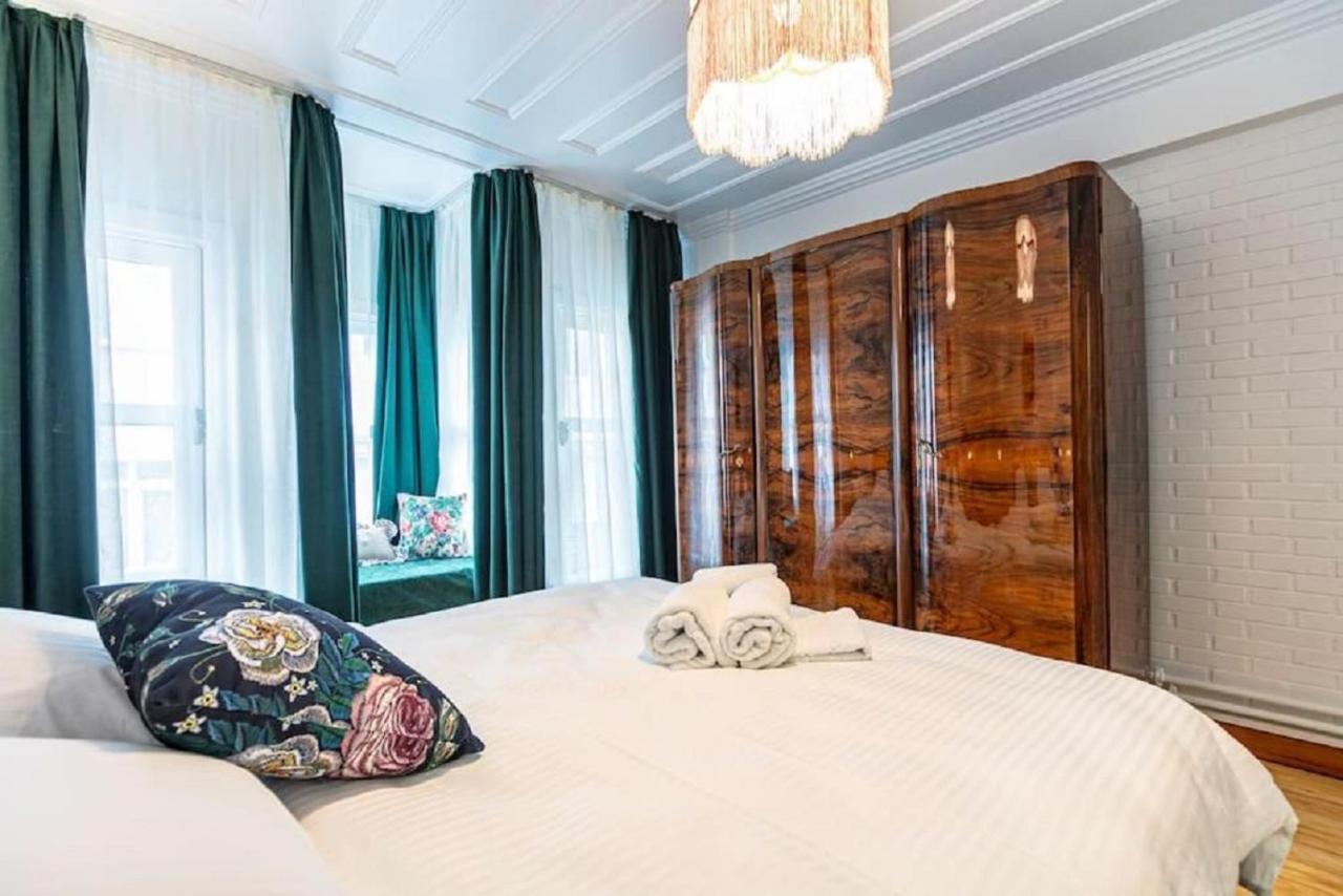Historical 4-Br Home Steps From Besiktas Stadium & Bosphorus Views - Prime Nisantasi Location! Istanbul Eksteriør billede