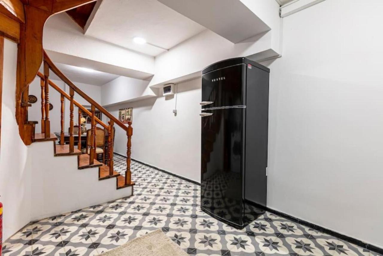 Historical 4-Br Home Steps From Besiktas Stadium & Bosphorus Views - Prime Nisantasi Location! Istanbul Eksteriør billede