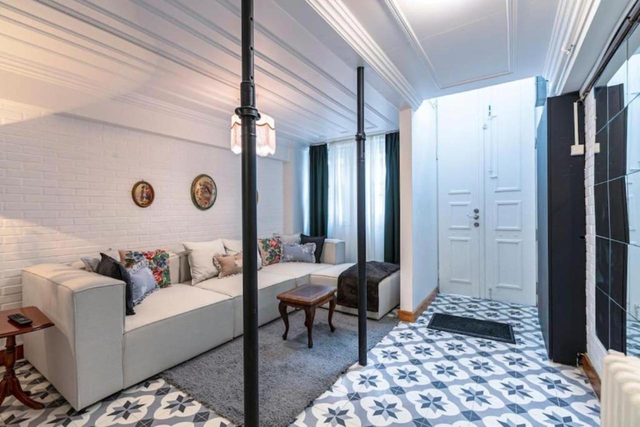 Historical 4-Br Home Steps From Besiktas Stadium & Bosphorus Views - Prime Nisantasi Location! Istanbul Eksteriør billede