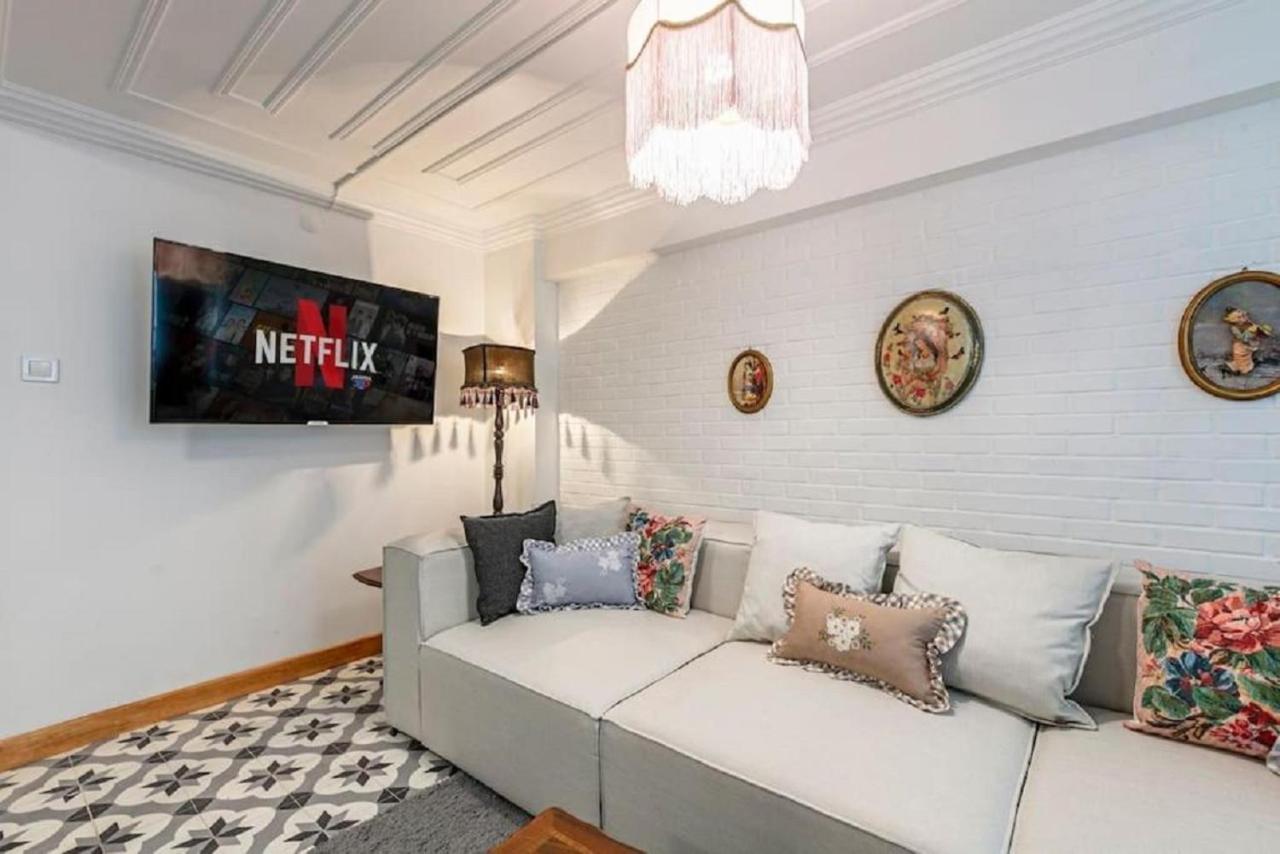 Historical 4-Br Home Steps From Besiktas Stadium & Bosphorus Views - Prime Nisantasi Location! Istanbul Eksteriør billede
