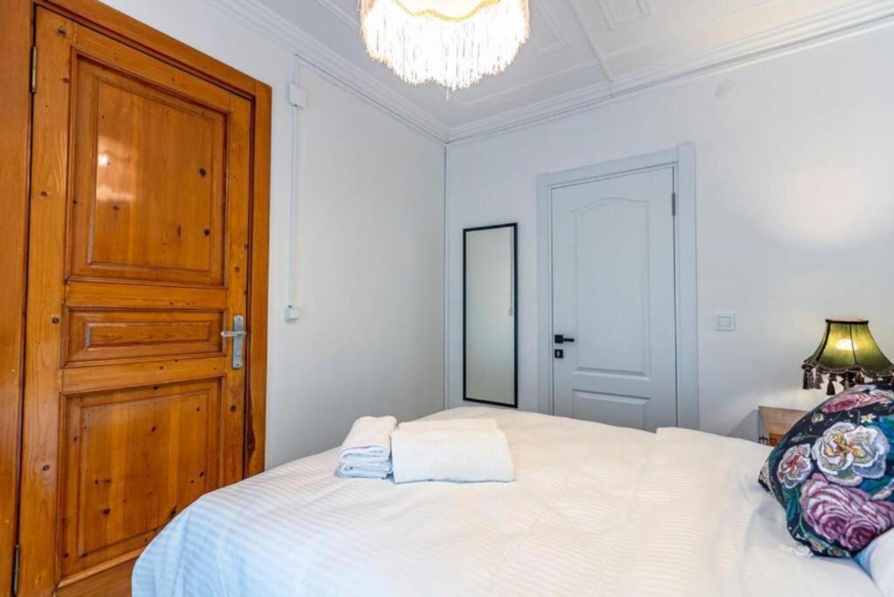 Historical 4-Br Home Steps From Besiktas Stadium & Bosphorus Views - Prime Nisantasi Location! Istanbul Eksteriør billede